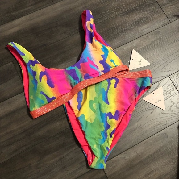 Dippin Daisy’s Festival Bikini Revibe collection - Picture 2 of 6